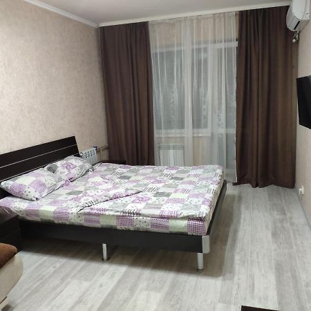 1-Room Apartment In The Center Zaporizhia Bagian luar foto