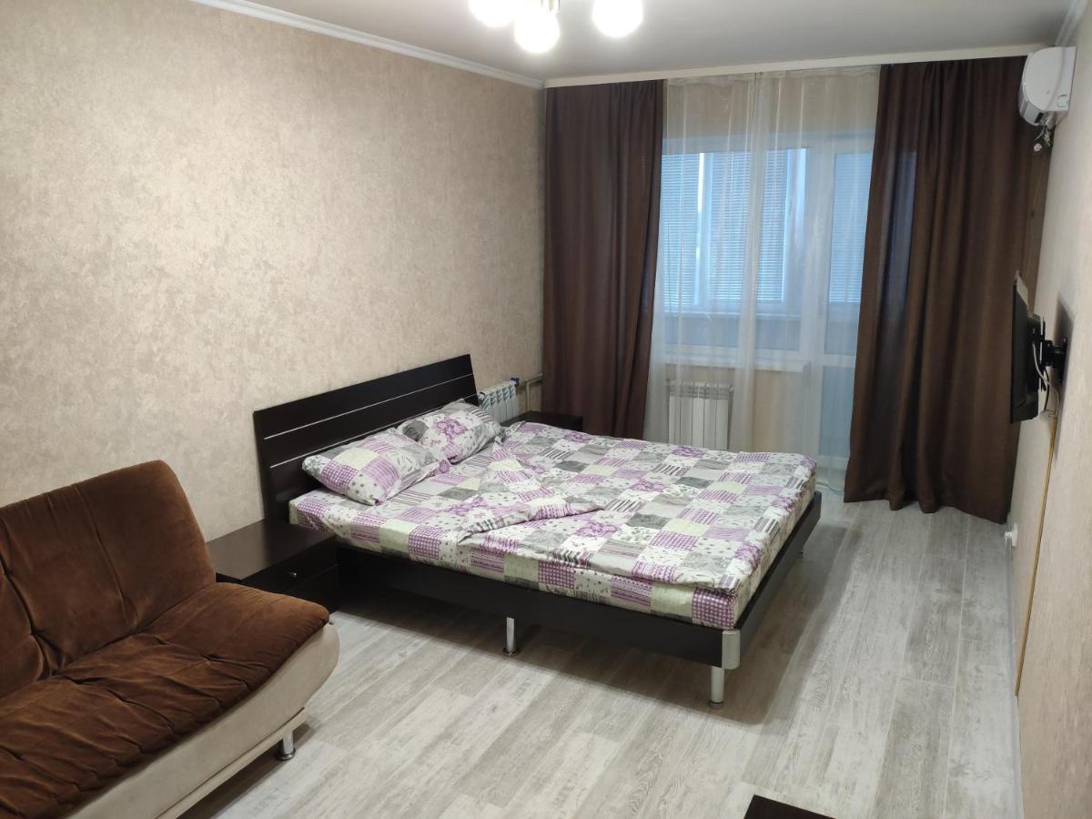 1-Room Apartment In The Center Zaporizhia Bagian luar foto