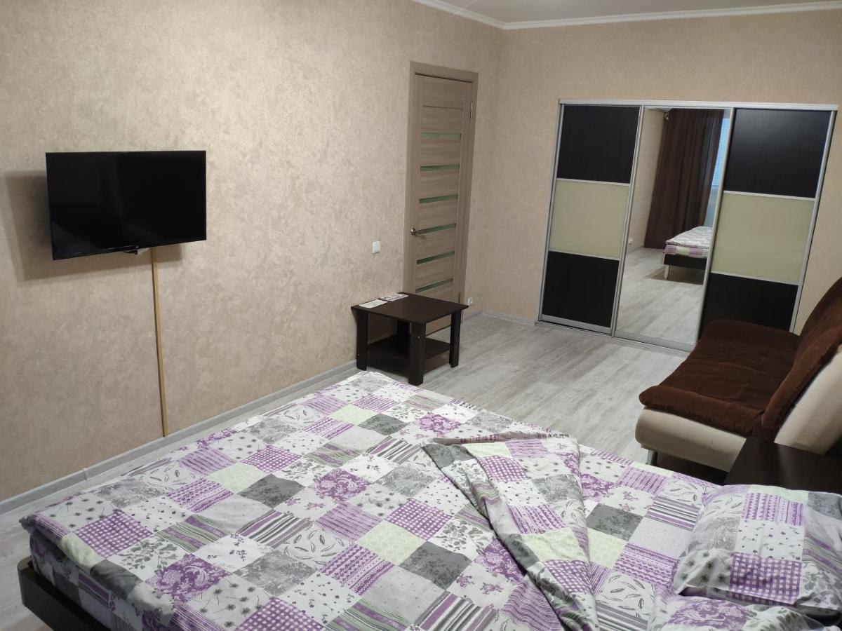 1-Room Apartment In The Center Zaporizhia Bagian luar foto