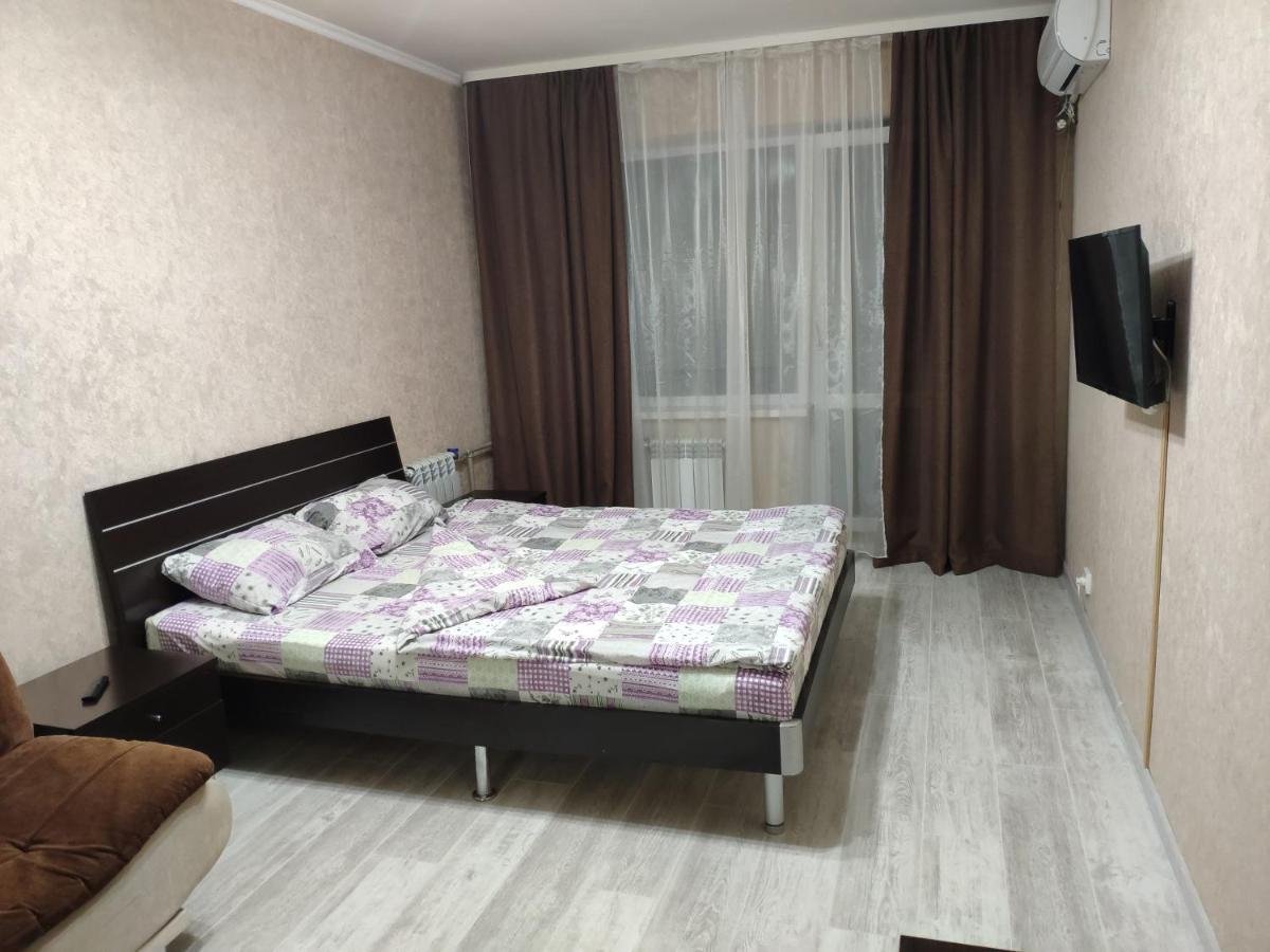 1-Room Apartment In The Center Zaporizhia Bagian luar foto