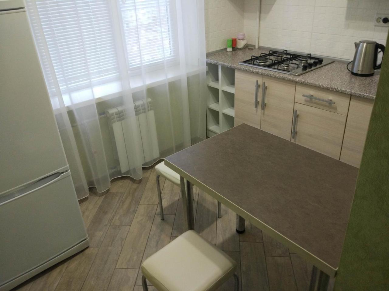 1-Room Apartment In The Center Zaporizhia Bagian luar foto