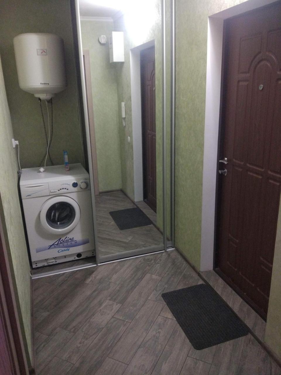 1-Room Apartment In The Center Zaporizhia Bagian luar foto